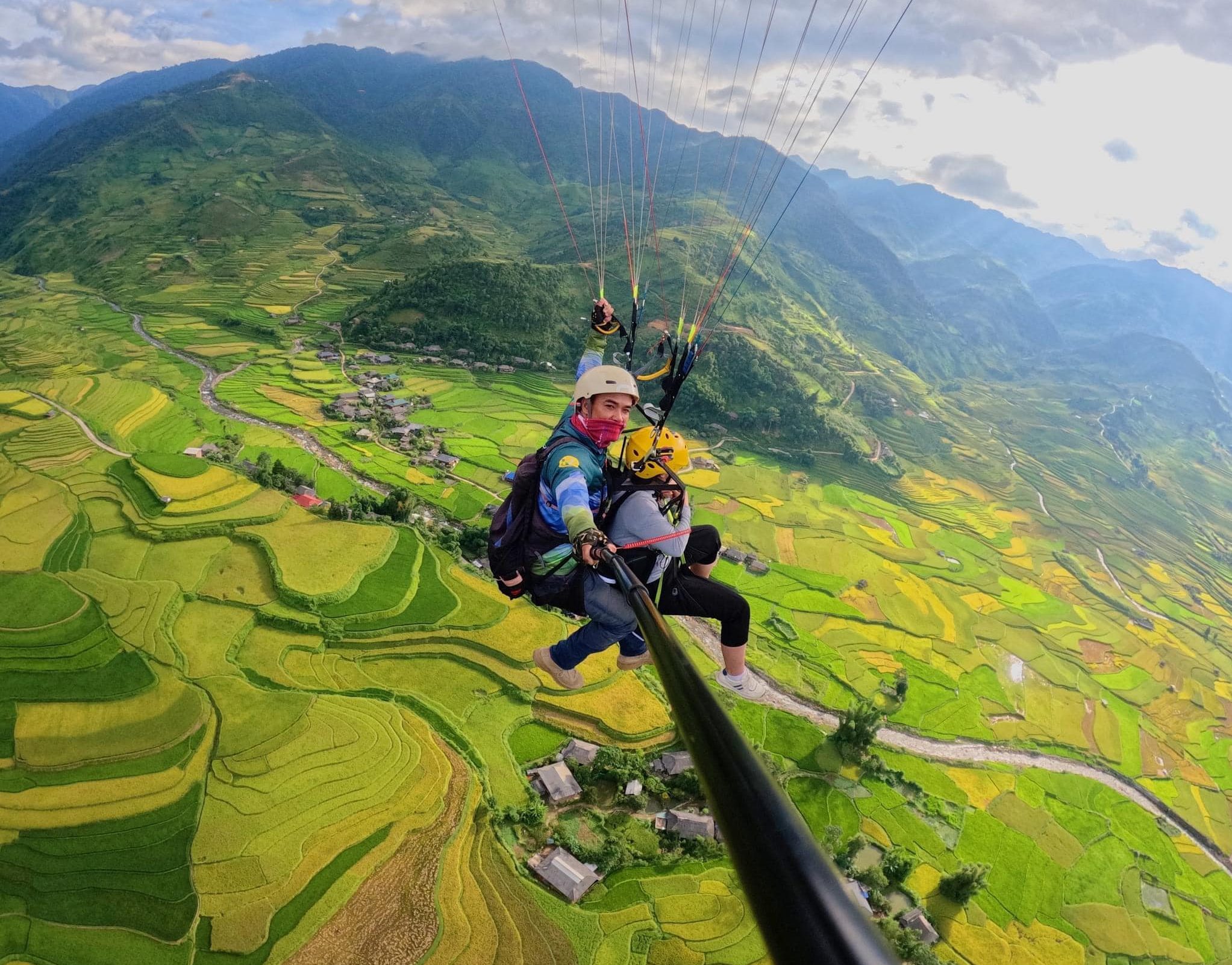Paragliding Over Mu Cang Chai – A Breathtaking View from the Sky Paragliding Over Mu Cang Chai – A Breathtaking View from the Sky