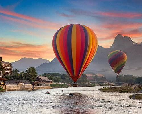 HOTAIR BALLOON IN VANG VIENG
